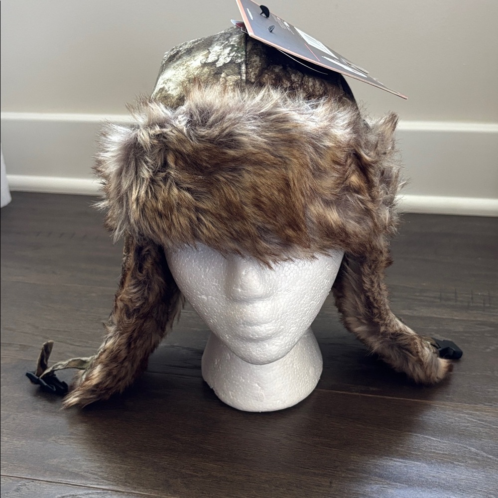 Realtree APX Hot Shot Insulated,anti microbial,faux fur,quilt lined earflap/trap